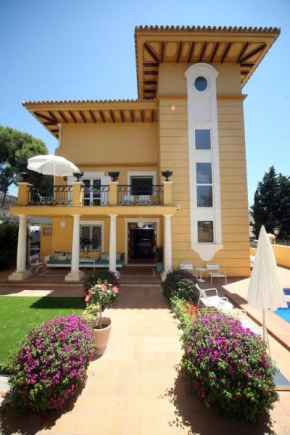 Отель Hotel Boutique Villa Lorena by Charming Stay  Малага